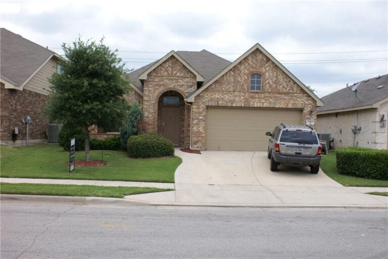 10533 Rising Knoll Lane, Fort Worth, TX 76131
