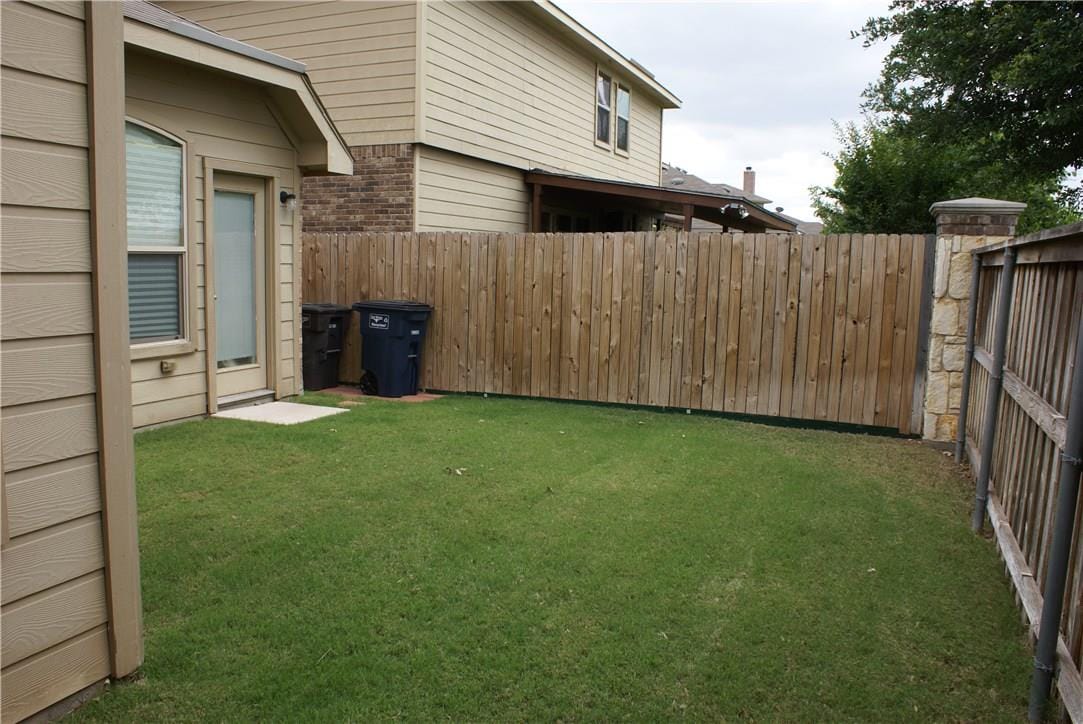 10533 Rising Knoll Lane, Fort Worth, Texas 76131 property photo 2