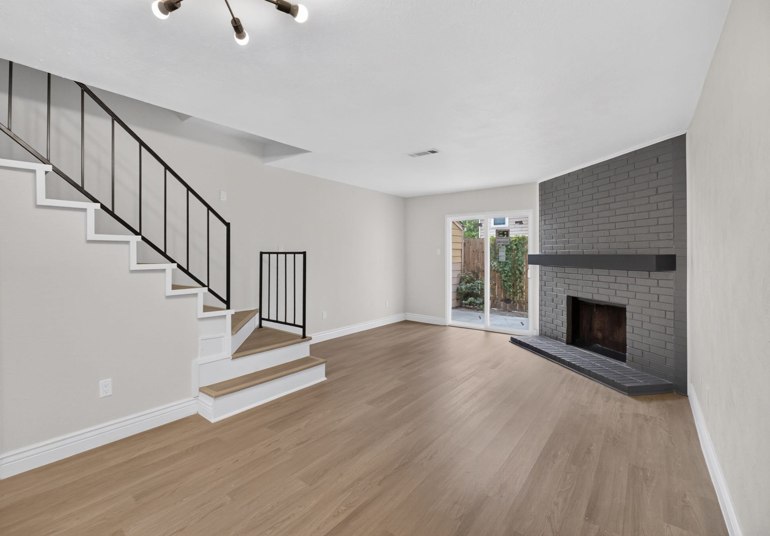 621 Carriagehouse Lane Unit 8F, Garland, Texas 75040 15 Carriagehouse sample photo 14