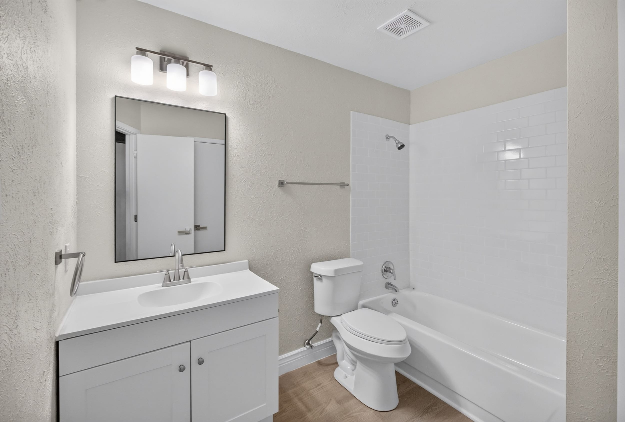 621 Carriagehouse Lane Unit 8F, Garland, Texas 75040 35 Carriagehouse sample photo 34