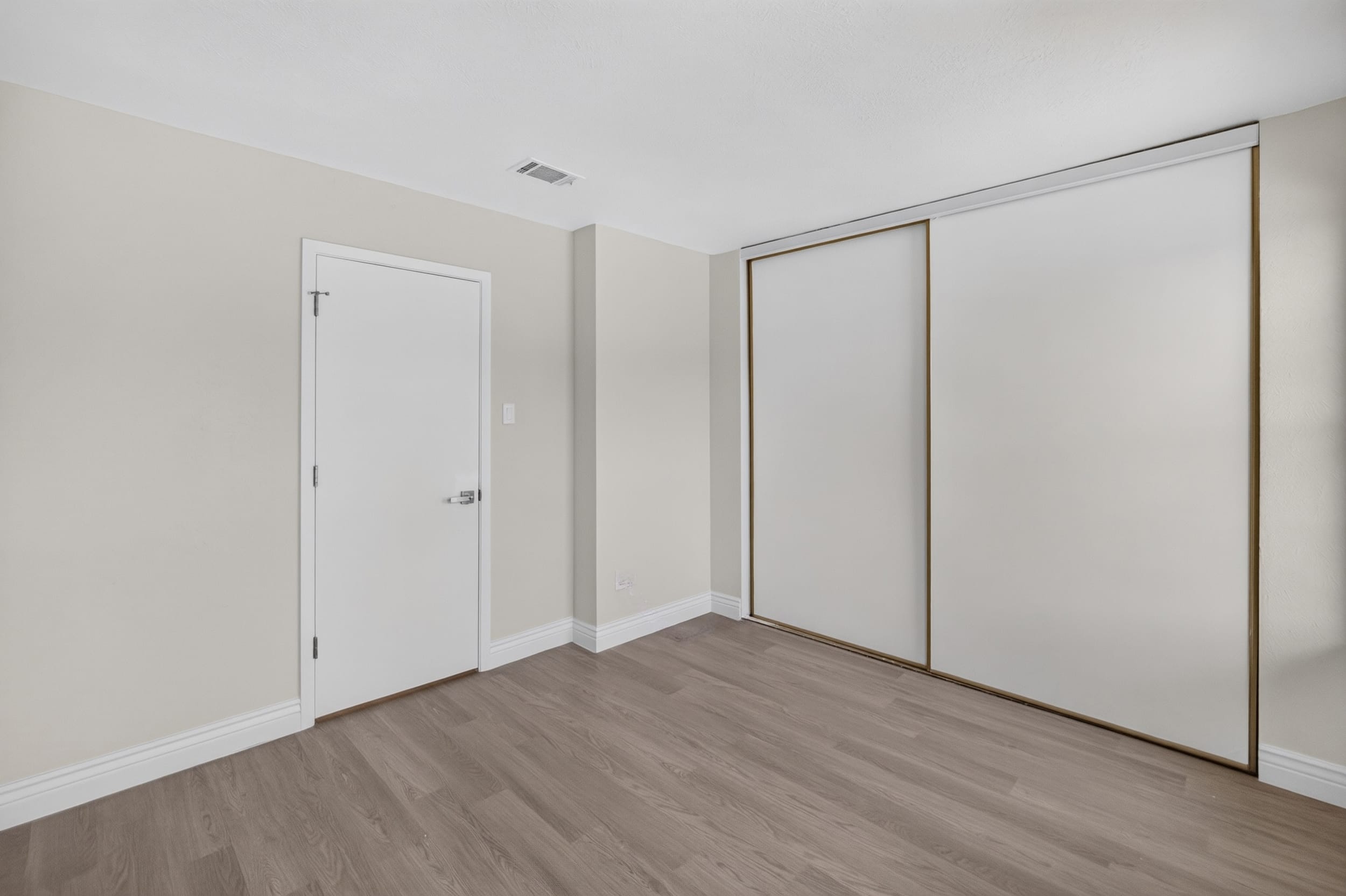 621 Carriagehouse Lane Unit 8F, Garland, Texas 75040 37 Carriagehouse sample photo 36