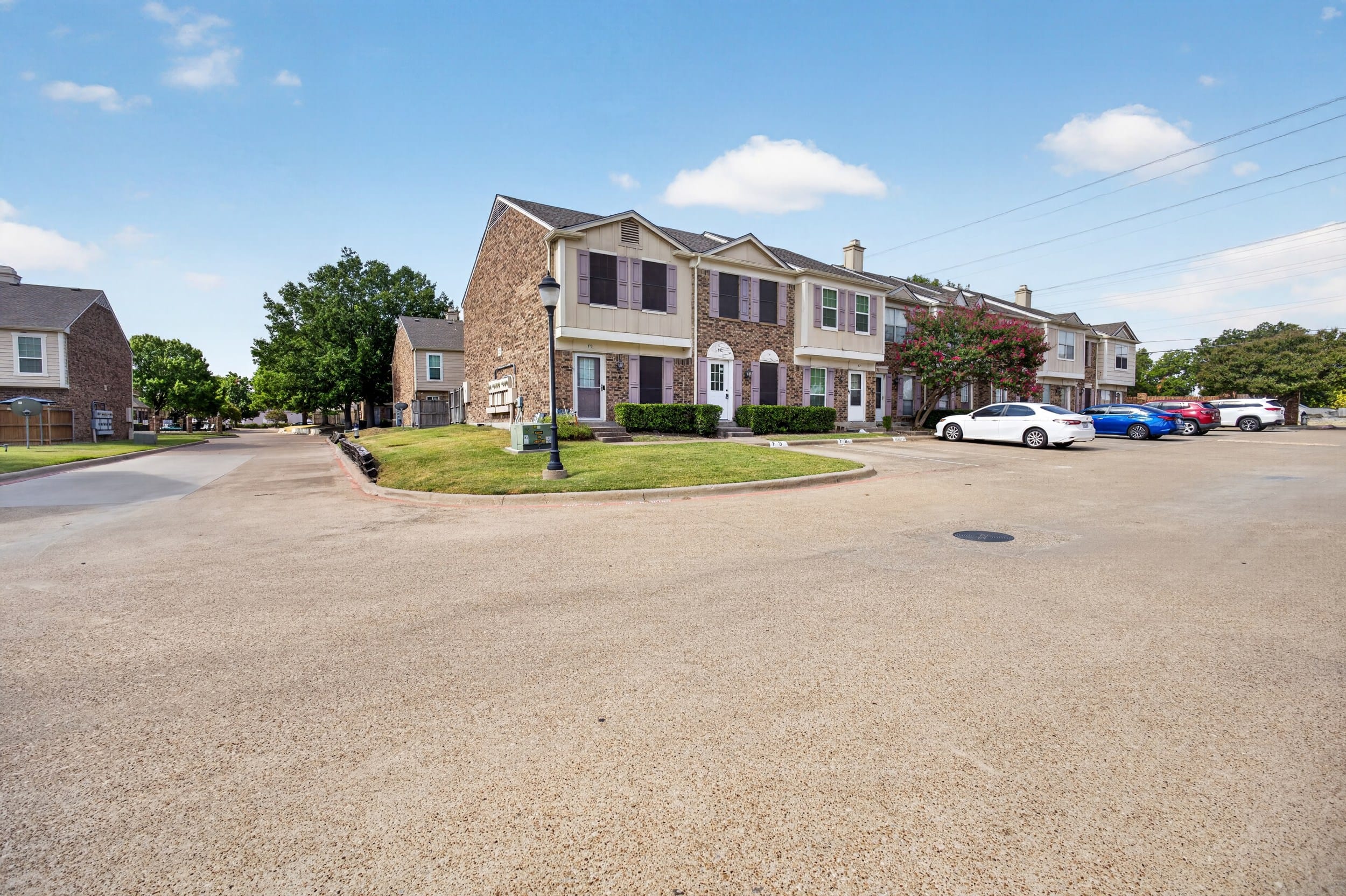621 Carriagehouse Lane Unit 8F, Garland, Texas 75040 6 Carriagehouse sample photo 5