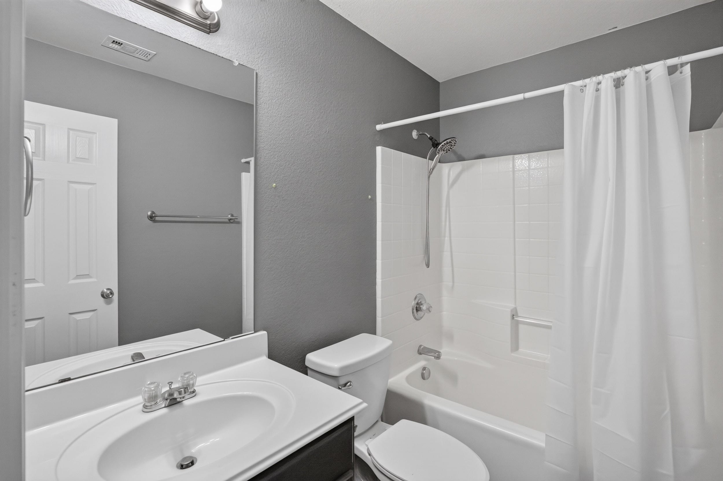 9612 Linton Drive, Fort Worth, Texas 76108 15 Full bathroom at 9612 Linton Drive