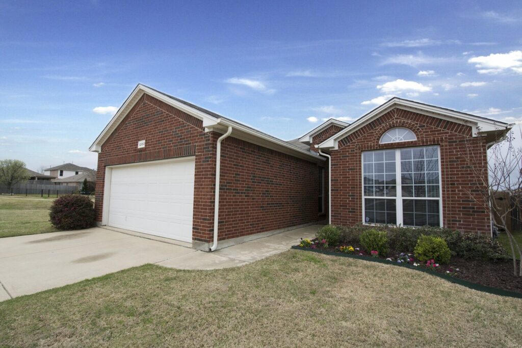 12853 Farmington Drive property