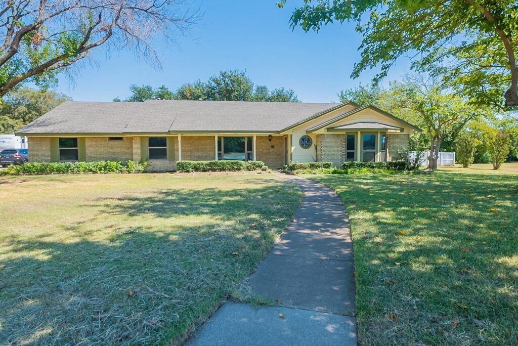 2732 Hurstview Dr property