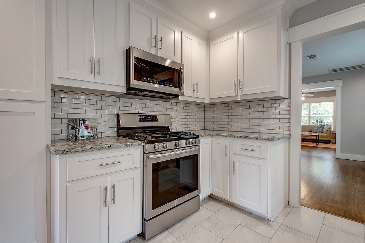 4608 Lafayette Avenue, Fort Worth, TX 76107 - Seller 16 Gas range and microwave at 4608 Lafayette Avenue
