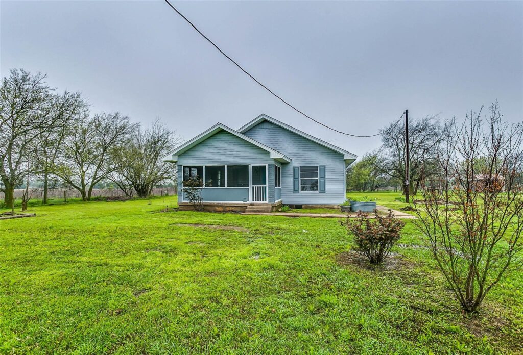 6733 County Road 912 property