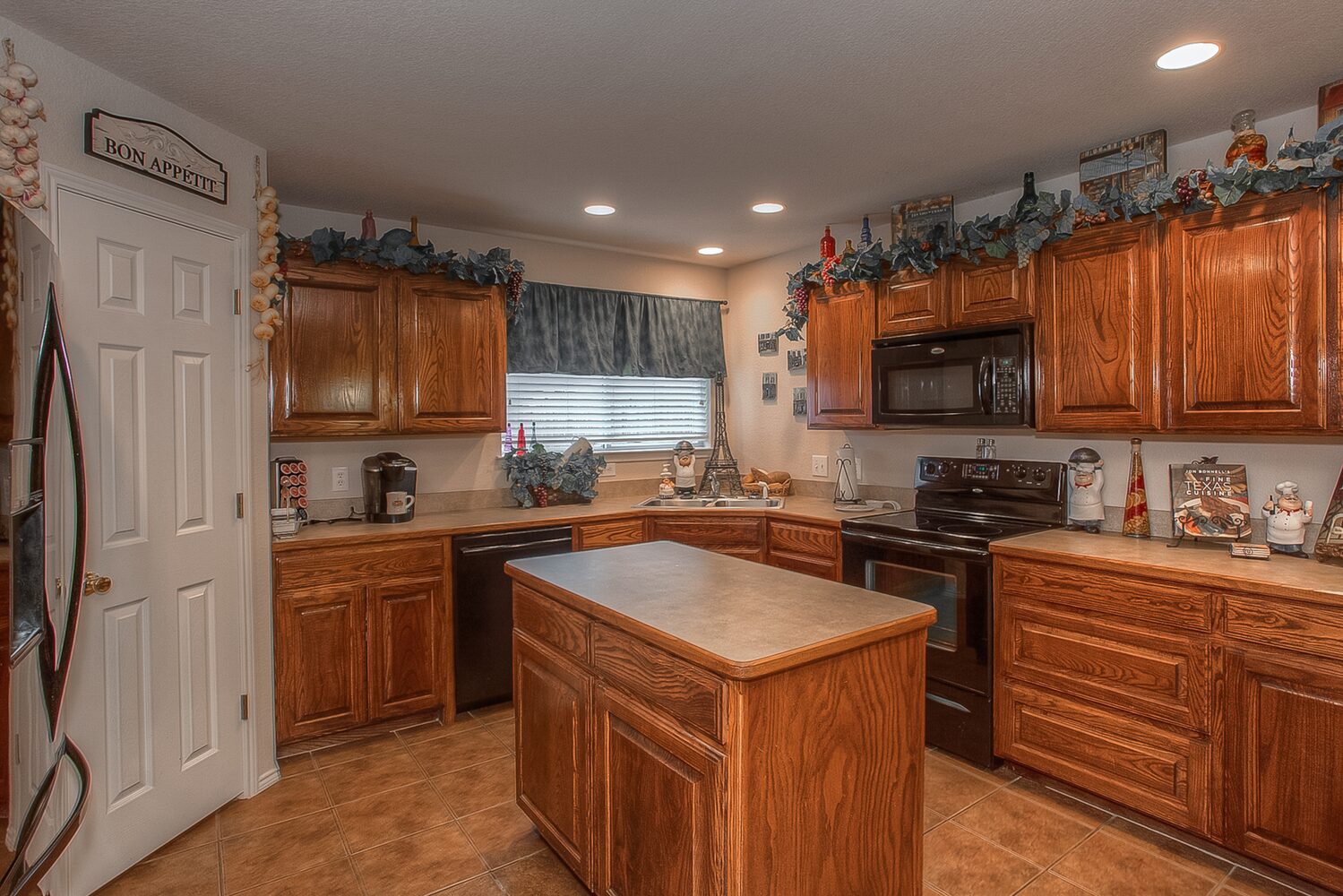 700 Snapper Drive, Burleson, TX 76028 - Seller 16 700 Snapper Drive, Burleson, Texas, photo 14